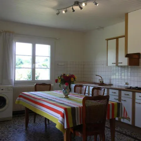 Daignac, 3 Pieces, 4 Personnes - Fr-1-440-155 * Daignac